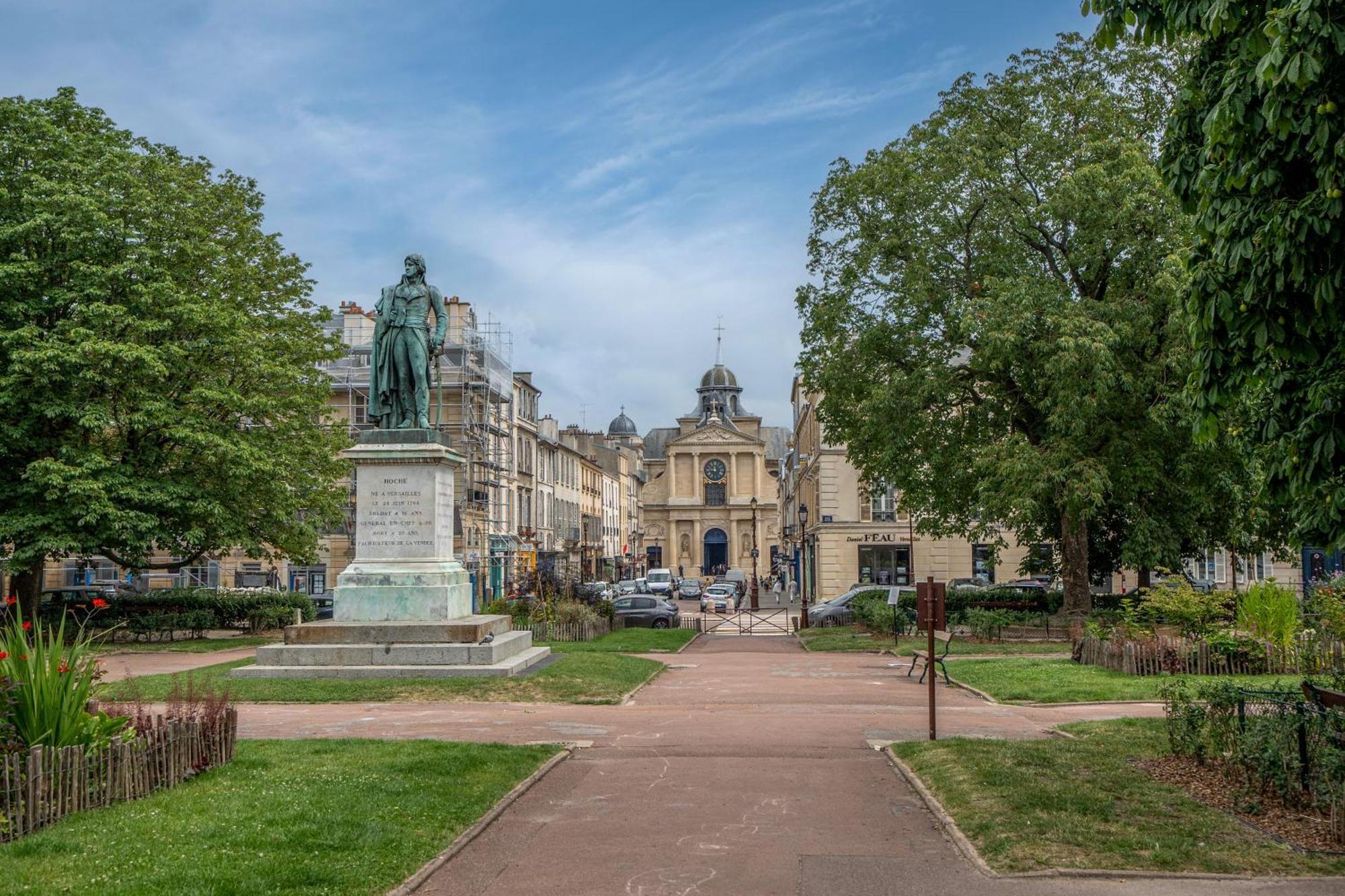 Le Versailles Soleil Classe 3 Etoiles Charme & Vue Chapelle Royale Luaran gambar